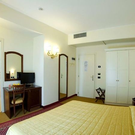 סלסומאג'יורה טרמה Hotel Villa Fiorita מראה חיצוני תמונה