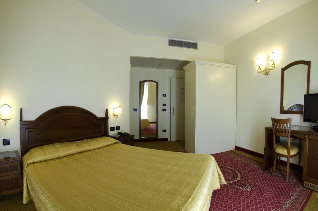 סלסומאג'יורה טרמה Hotel Villa Fiorita מראה חיצוני תמונה
